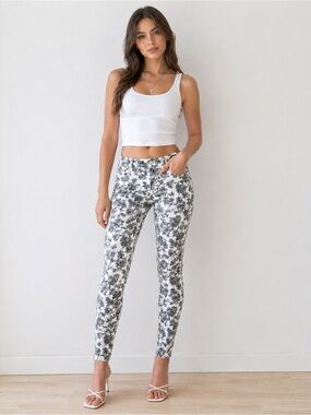 MATERIAL girl liberty  floral very light denim jeans size 5 black white roses